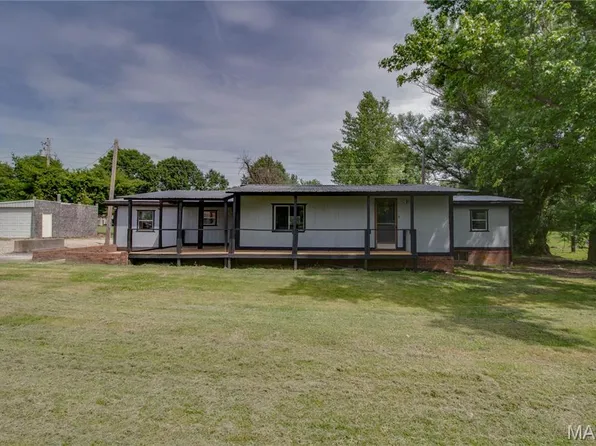 30396 Domino Ln, Godfrey, IL 62035