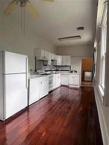 1033 Port St — Photo 10