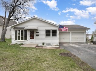 372 Kossuth St, South Elgin, IL 60177