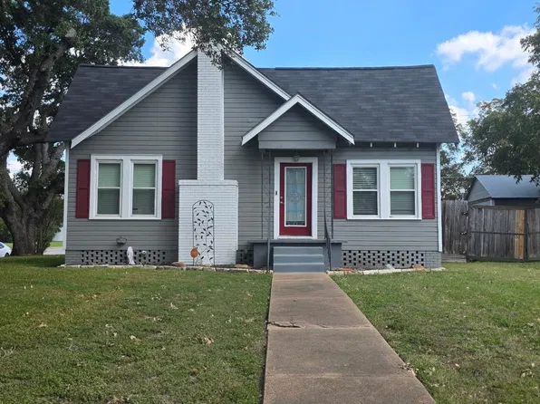 702 14th St, Hempstead, TX 77445