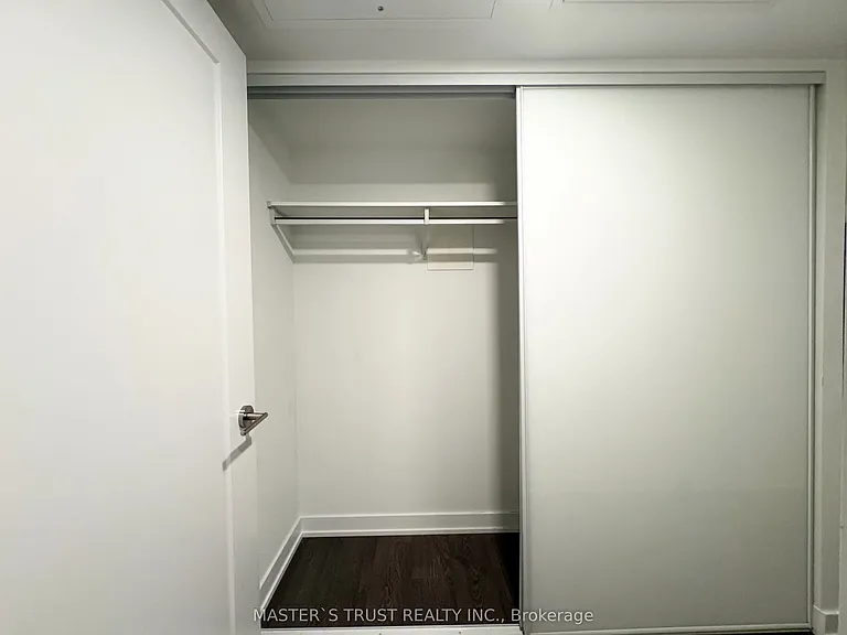 50 McCaul St #412 — Photo 6