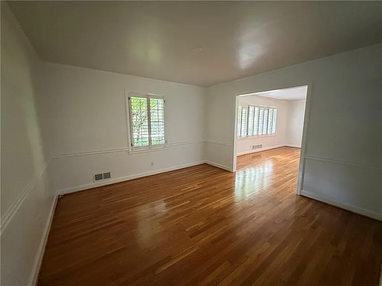 6651 Castleton Dr — Photo 10