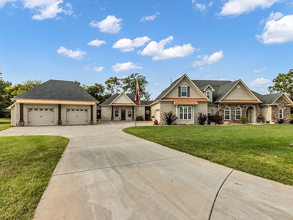3rd image of 103 Chattaroy Ct