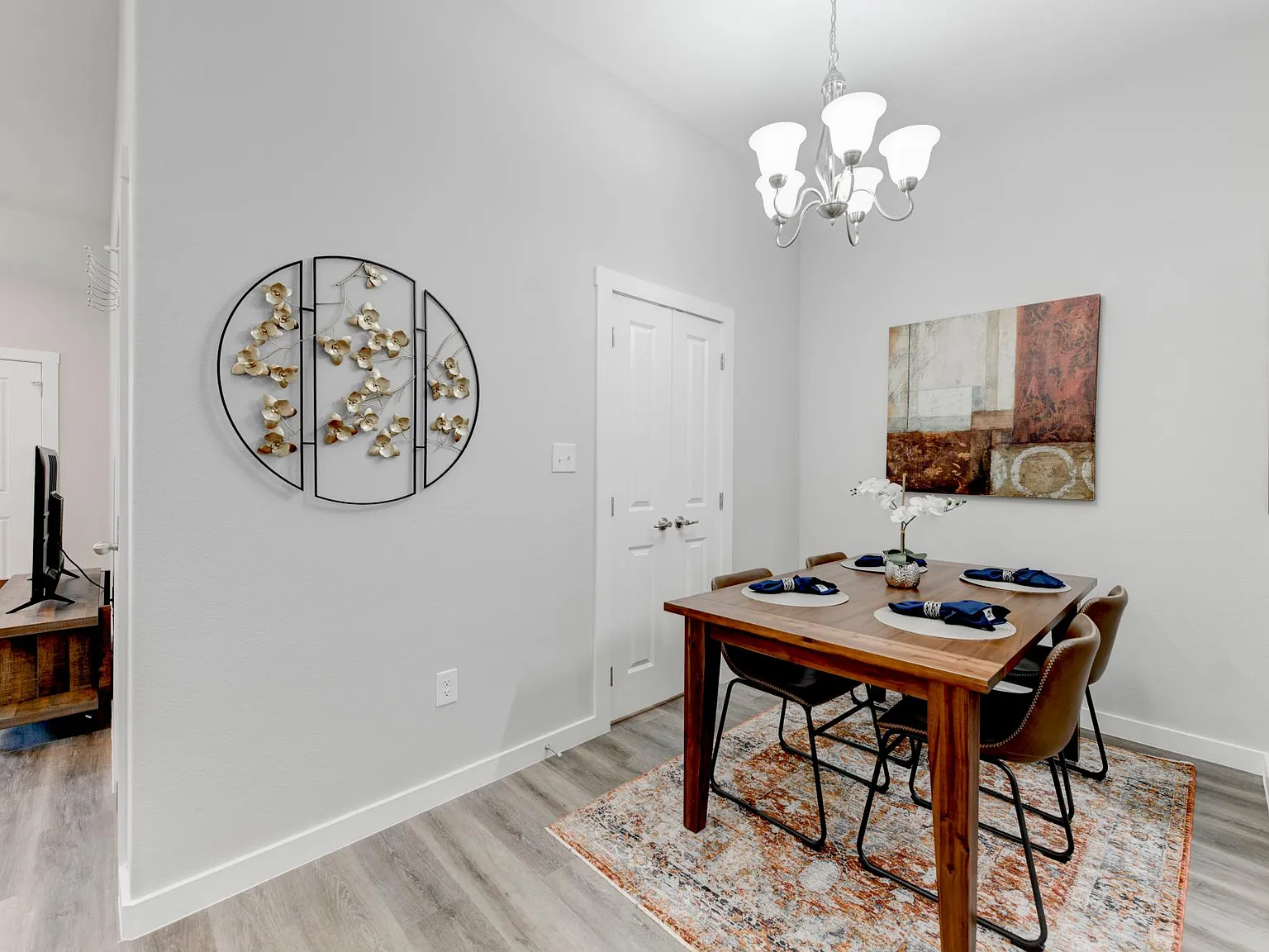 3 bed, 1350 sqft, $3,750 — Photo 2