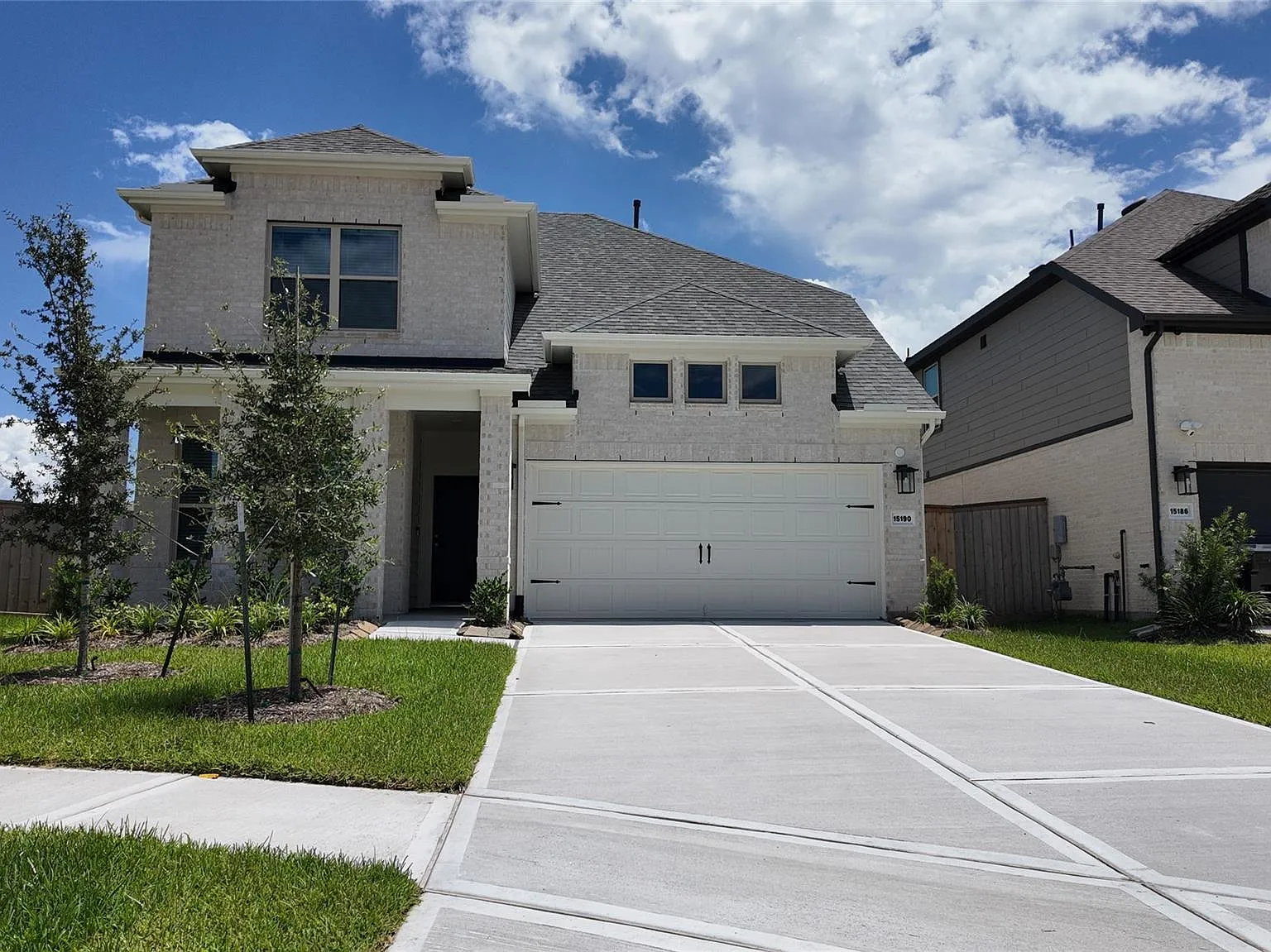 4 bed, 2.5 bath, 2392 sqft, $2,400 — Photo 1