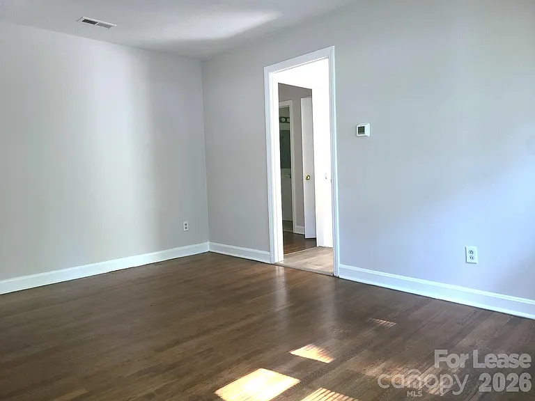 956 S Hoskins Rd — Photo 4