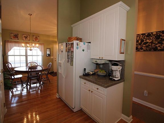 5th image of 389 Wyndham Park N