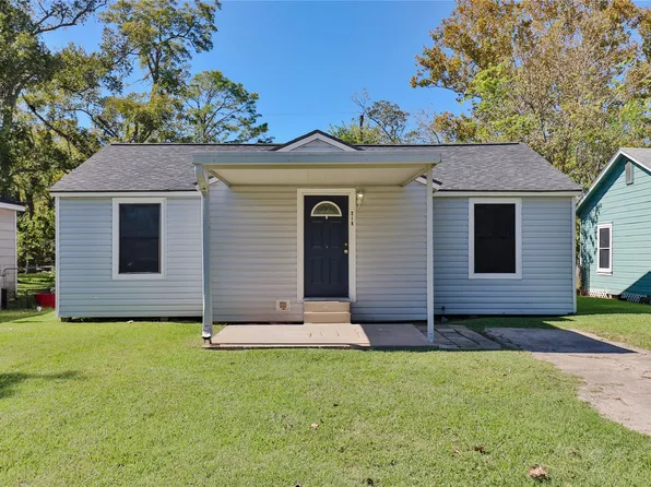 218 3rd St, Brazoria, TX 77422