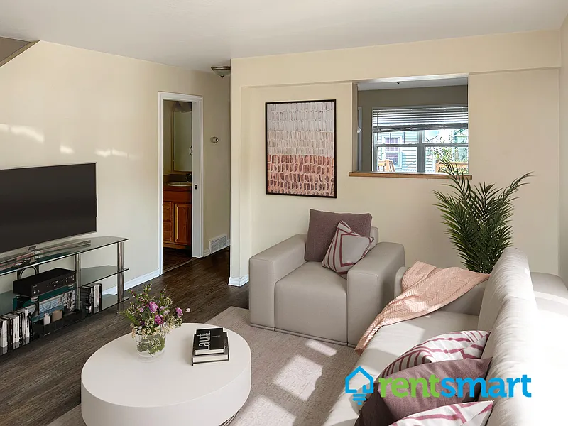 3 bed, 1.5 bath, 1400 sqft, $1,995 — Photo 2
