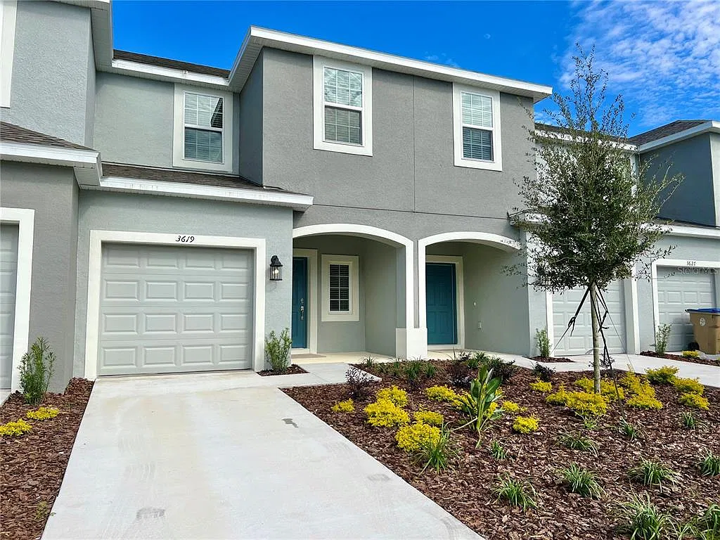 3 bed, 2.5 bath, 1555 sqft, $1,900 — Photo 1