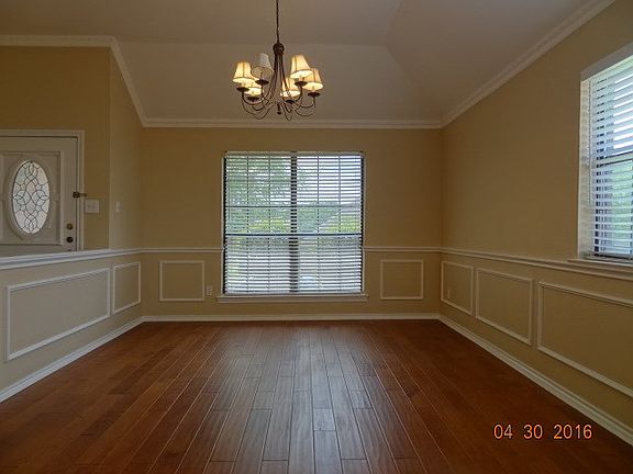 5th image of 4422 Emerald Dr