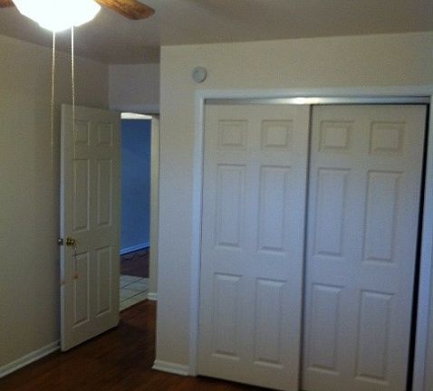 4th image of 327 Marshall St #1