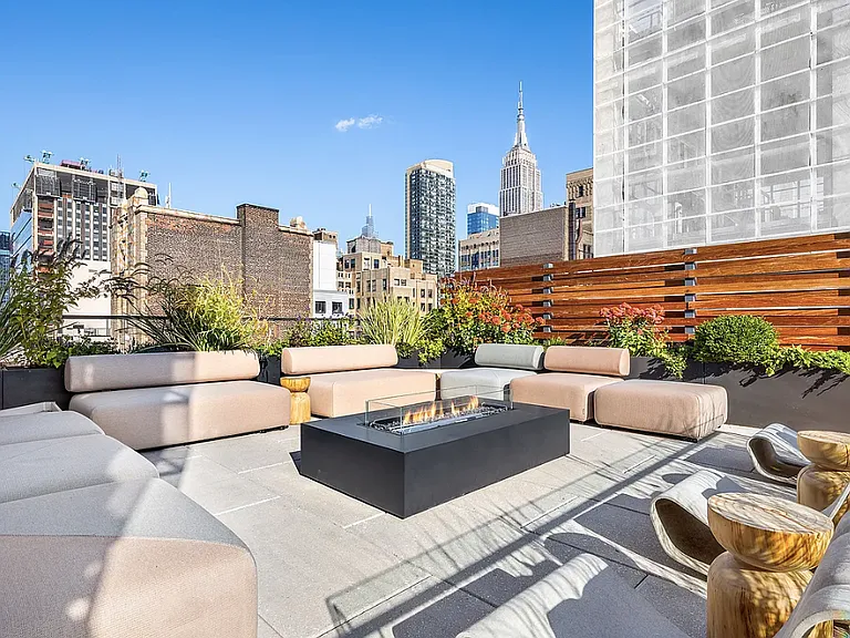 225 W 28th St #17A — Photo 9