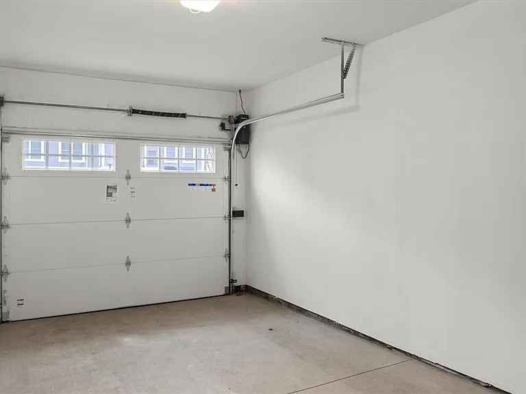 1155 Marina Pkwy — Photo 14