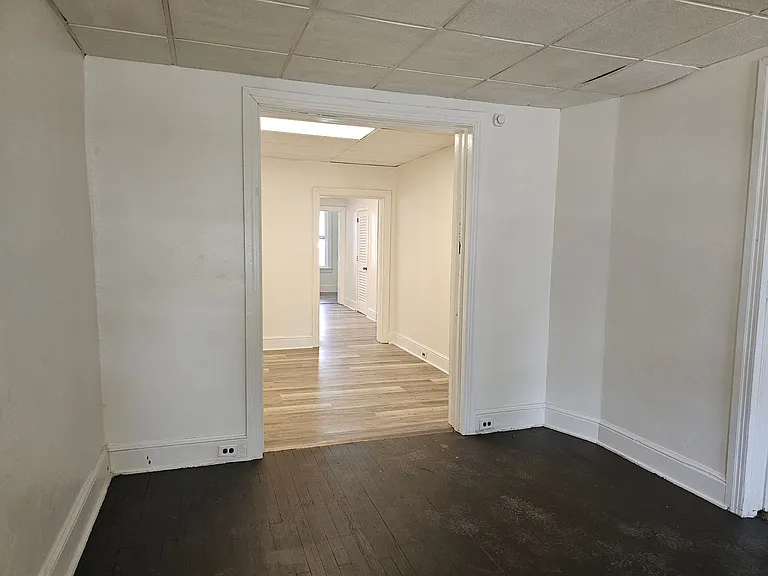 735 N George St — Photo 9