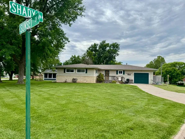 2402 Sunset Dr, Belleville, KS 66935