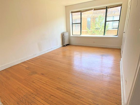 3rd image of 3152 W Wilson Ave #3N