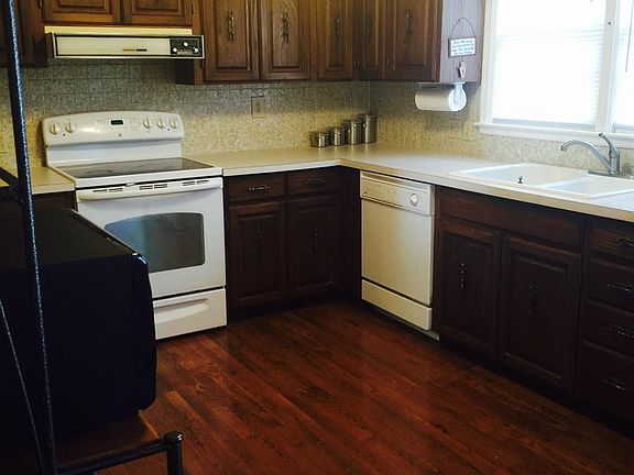 4th image of 200 N Bunker Hill Dr