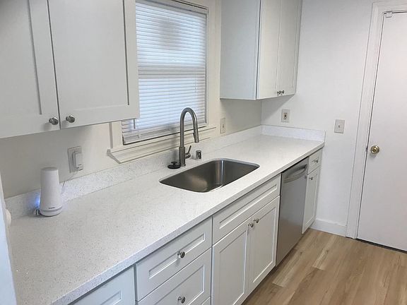2nd image of 877 Eleanor Ave