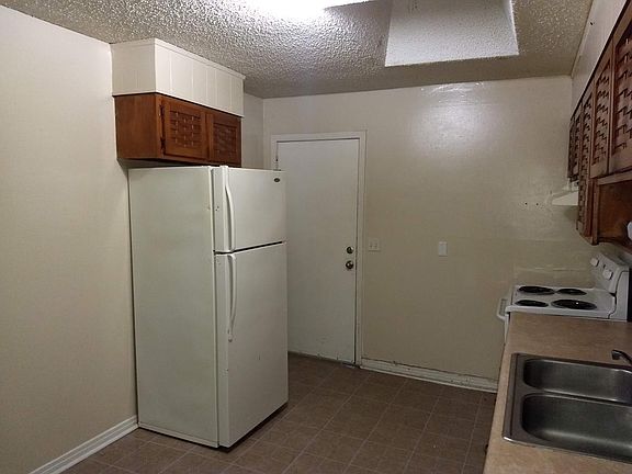 2nd image of 1010 N Larchmont Ave #1010B