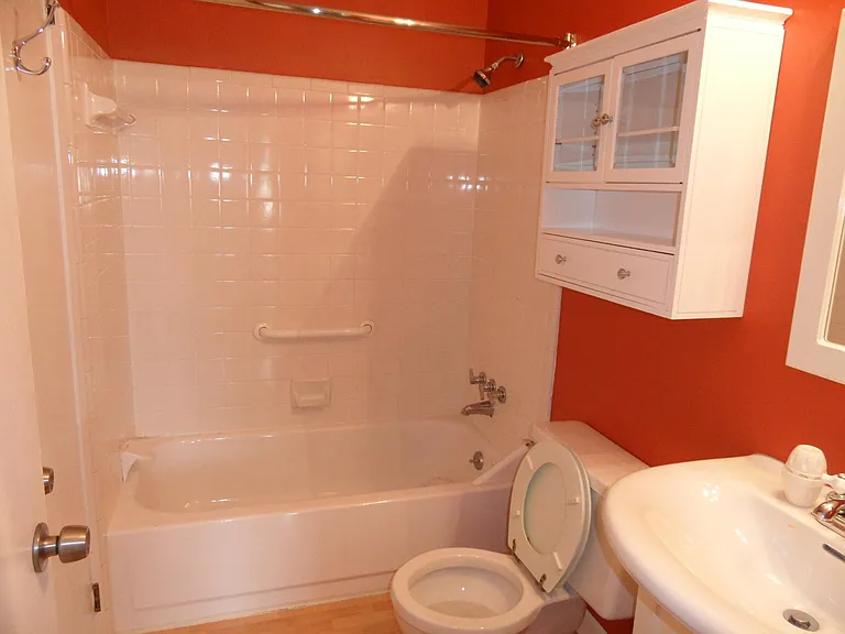 full bath with toilet