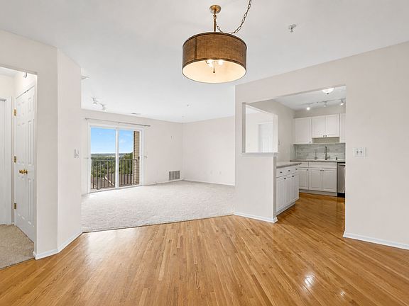 3rd image of 1636 King Ct