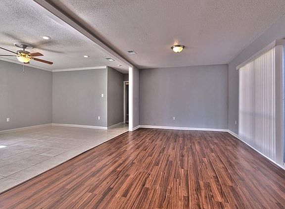 2nd image of 3829 Deercreek Ln