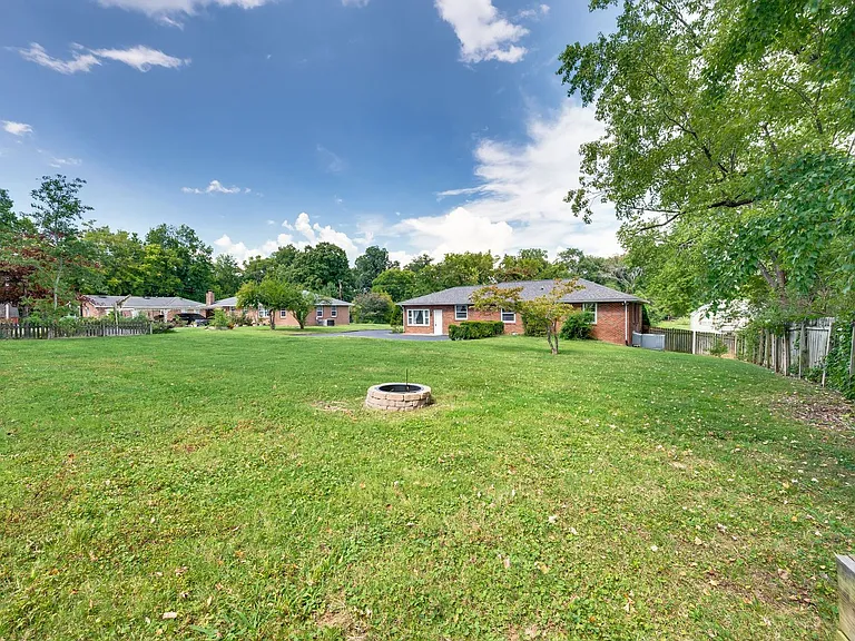 4809 Lynn Dr — Photo 39