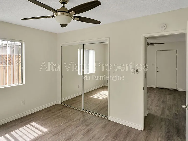 855 Emerald St #A — Photo 12