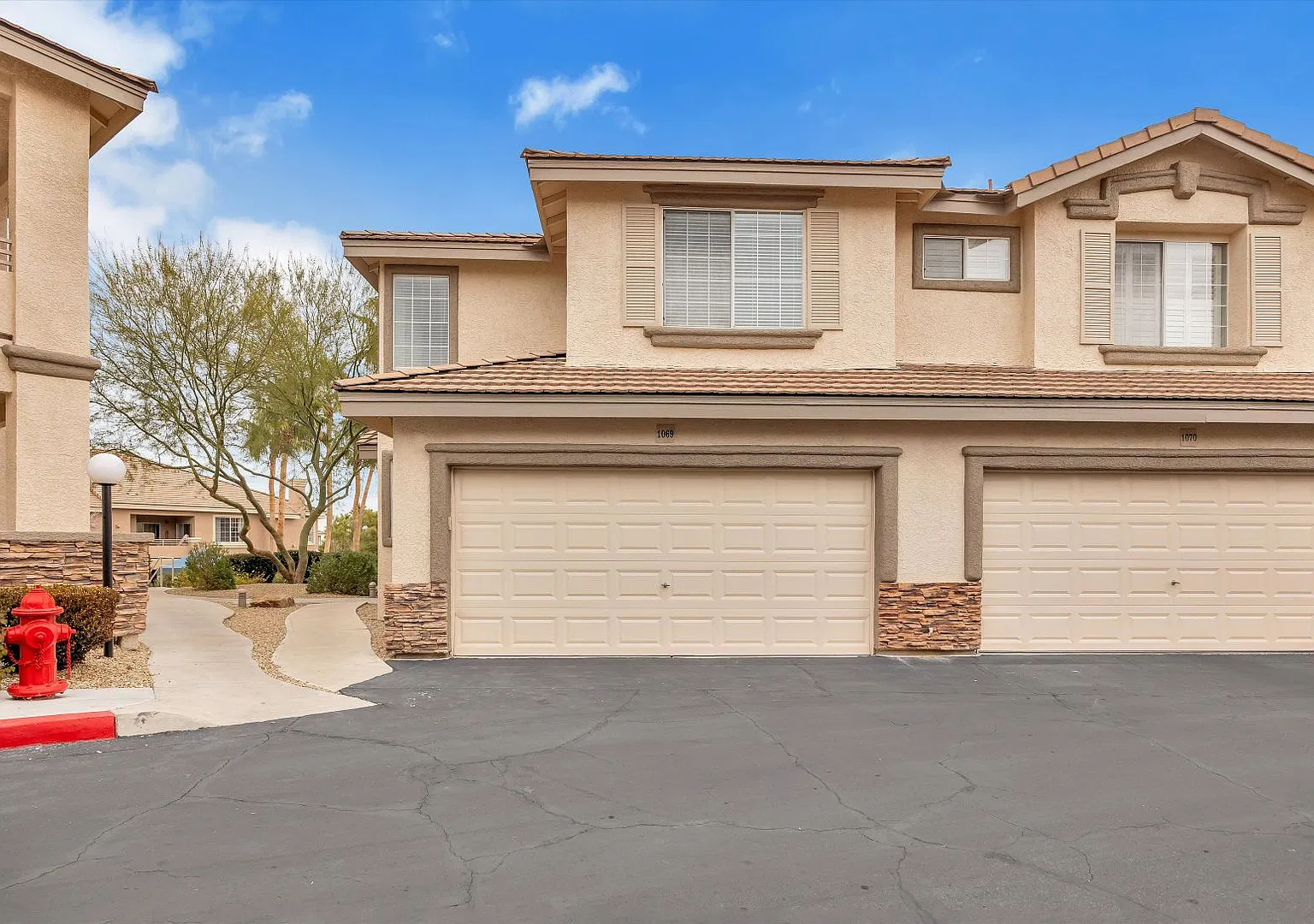 9901 Trailwood Dr — Photo 3