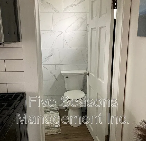 15 Allen St #2 — Photo 10