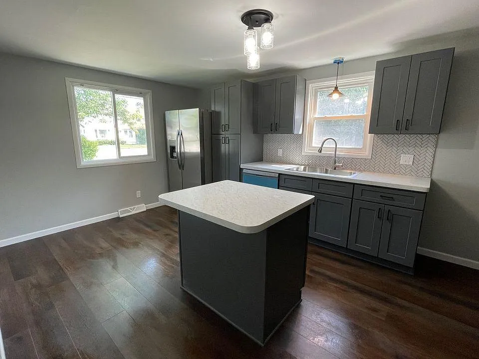 1357 Center Rd — Photo 4