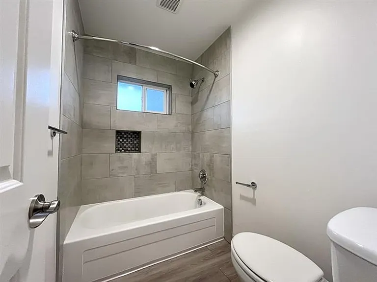 J3 Apartments — Photo 29