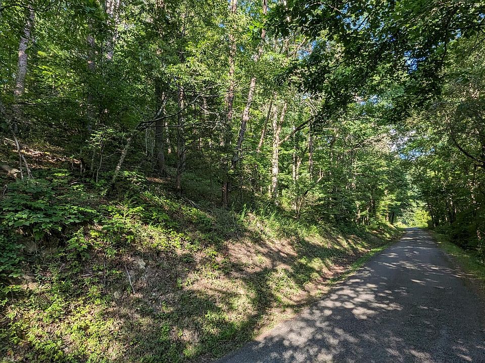 2nd image of 1926 Chestnut Valley Rd