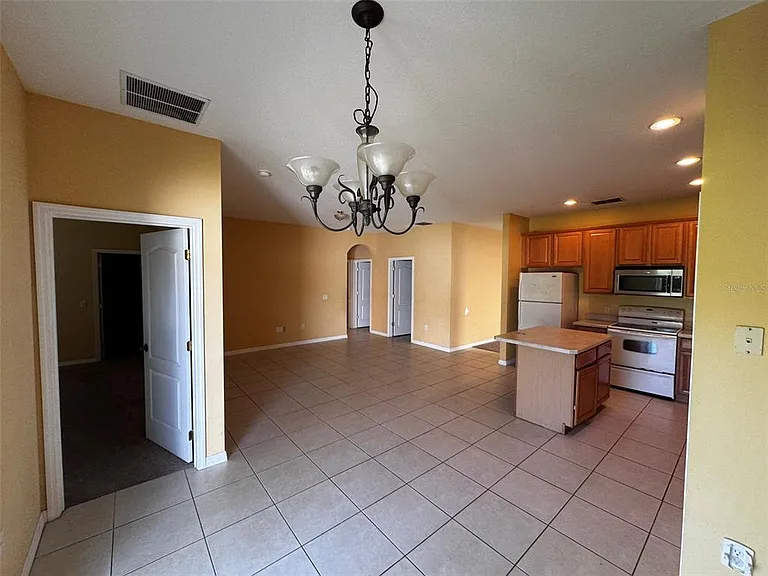 1111 Hacienda Cir — Photo 5