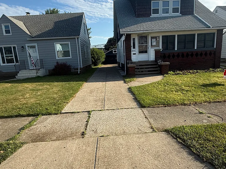 8214 Essen Ave — Photo 1