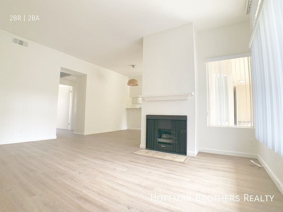 1st image of 11917 Culver Blvd #301