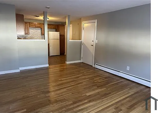 2 bed, 700 sqft, $2,400 — Photo 2