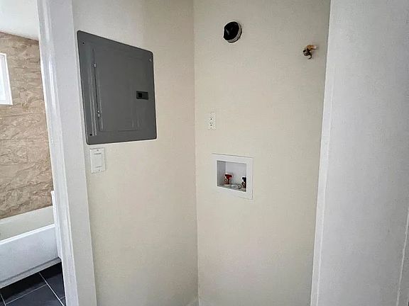 3rd image of 4325 Triggs St #4