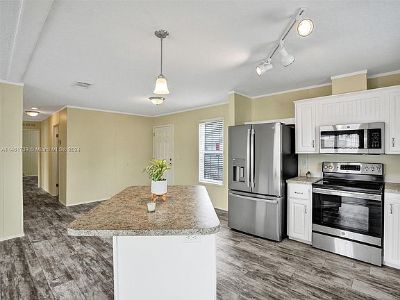 4th image of 2660 E Marina Dr