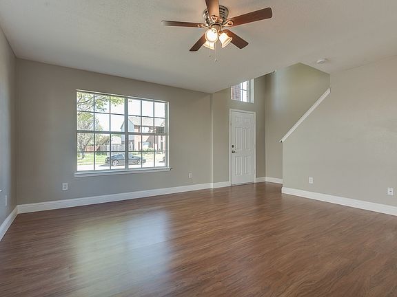 4th image of 652 Aqua Dr