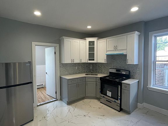 2nd image of 114 Maple St #3R