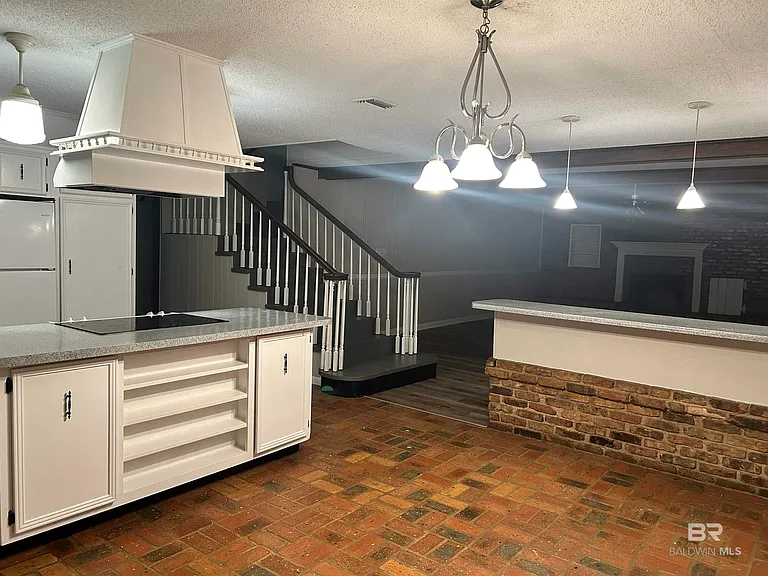 1906 Elaine Ave — Photo 8