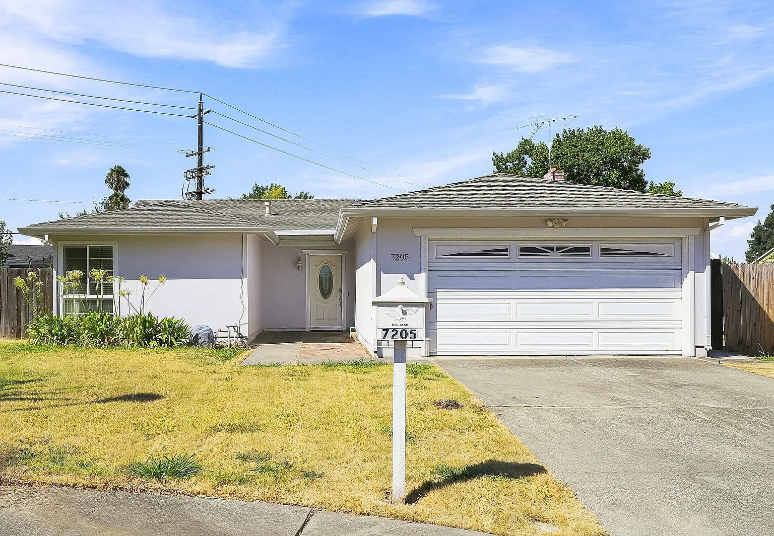 3 bed, 2.0 bath, 1353 sqft, $2,495 — Photo 1