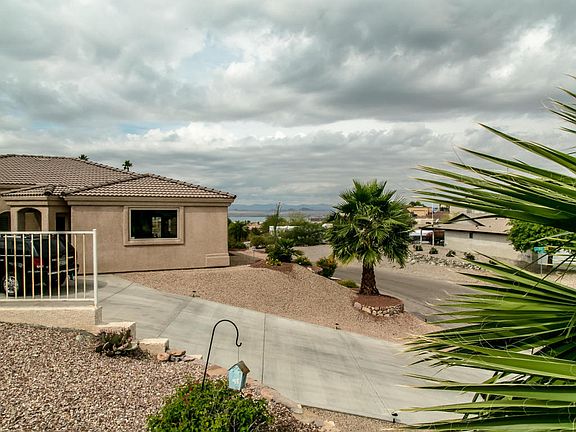 3rd image of 2620 Cliffwood Dr