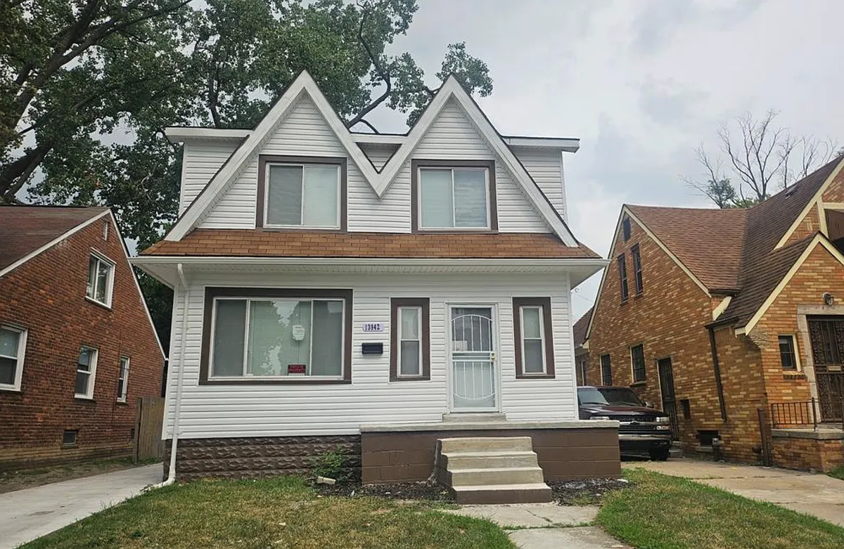 3 bed, 1.0 bath, 1252 sqft, $1,400 — Photo 1