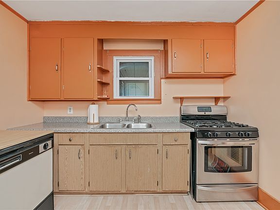 4th image of 49 Bonesteel St
