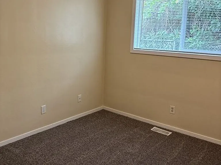 4352 10th Ct SE — Photo 7