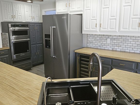 3rd image of 3209 Dibrell Dr
