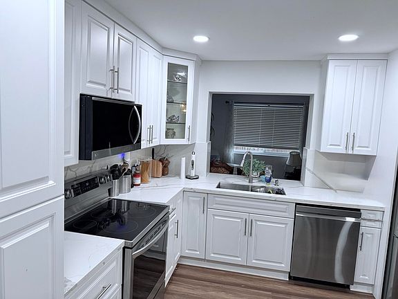 4th image of 10900 NW 18th Place